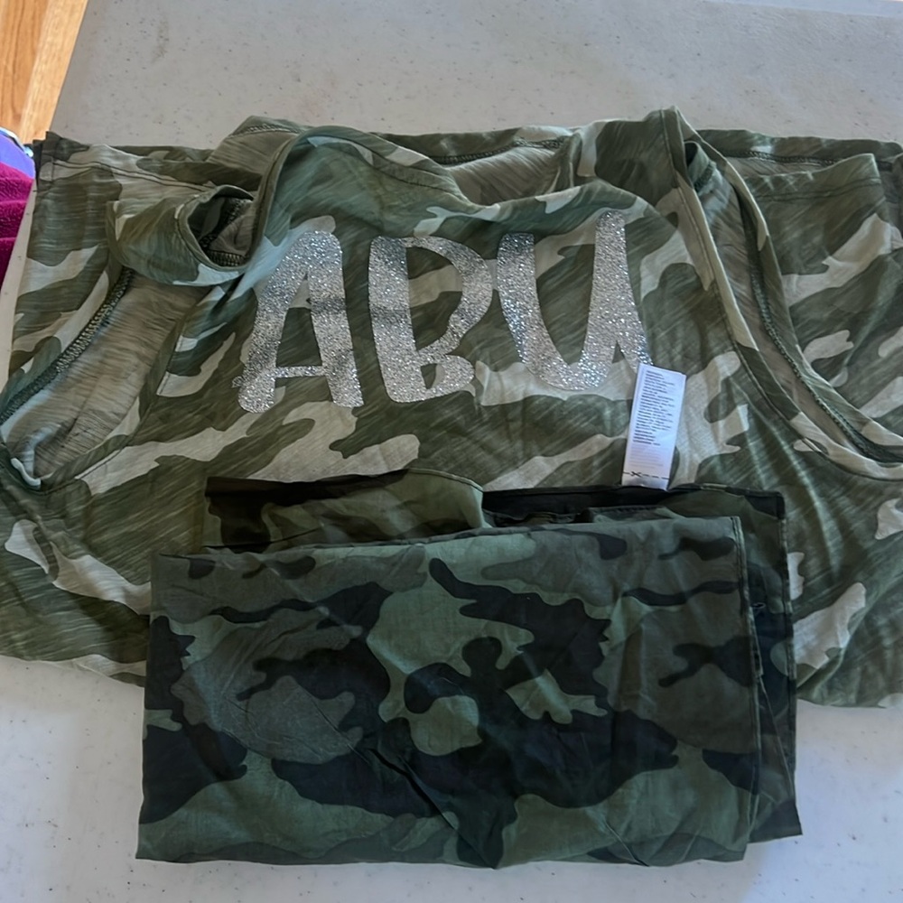 Medium Tank Top and camouflaged scarf